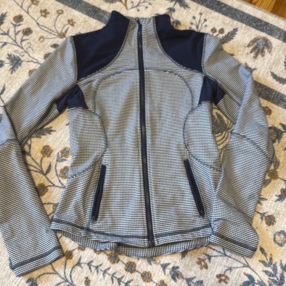 Lululemon jacket sz 6 navy gingham